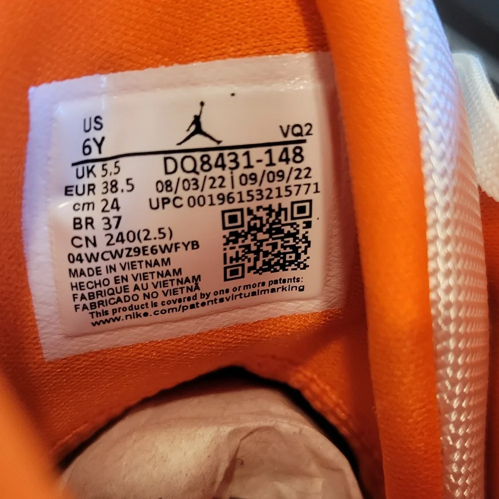 NEW Nike Jordan Jumpman Two Trey